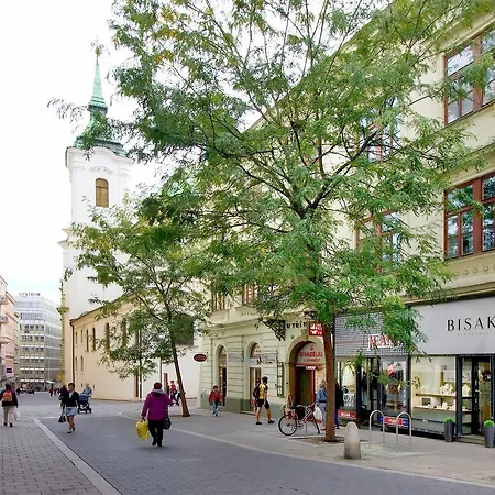 Apartment At The Three Princes *